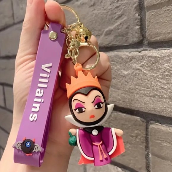 ** THE EVIL QUEEN Cartoon Action Figure Bag Cute Creative Keychain - Picture 2 of 4